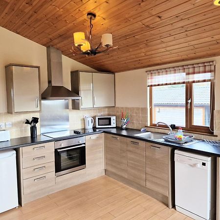 Lomond 5 With Private Hot Tub - Fife - Loch Leven - Lomond Hills - Pet Friendly Villa Kelty Eksteriør billede