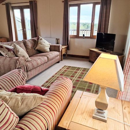 Lomond 5 With Private Hot Tub - Fife - Loch Leven - Lomond Hills - Pet Friendly Villa Kelty Eksteriør billede