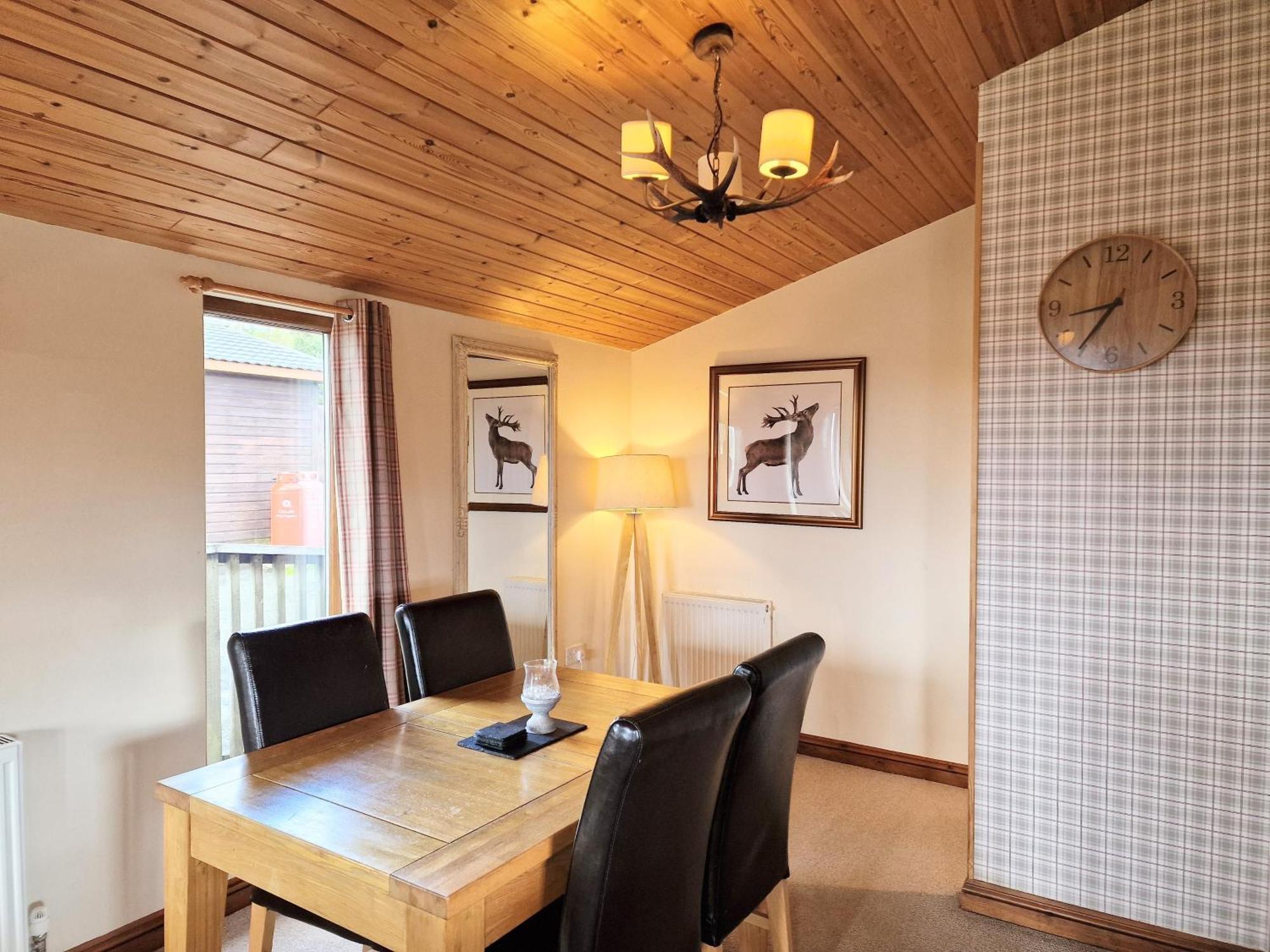 Lomond 5 With Private Hot Tub - Fife - Loch Leven - Lomond Hills - Pet Friendly Villa Kelty Eksteriør billede