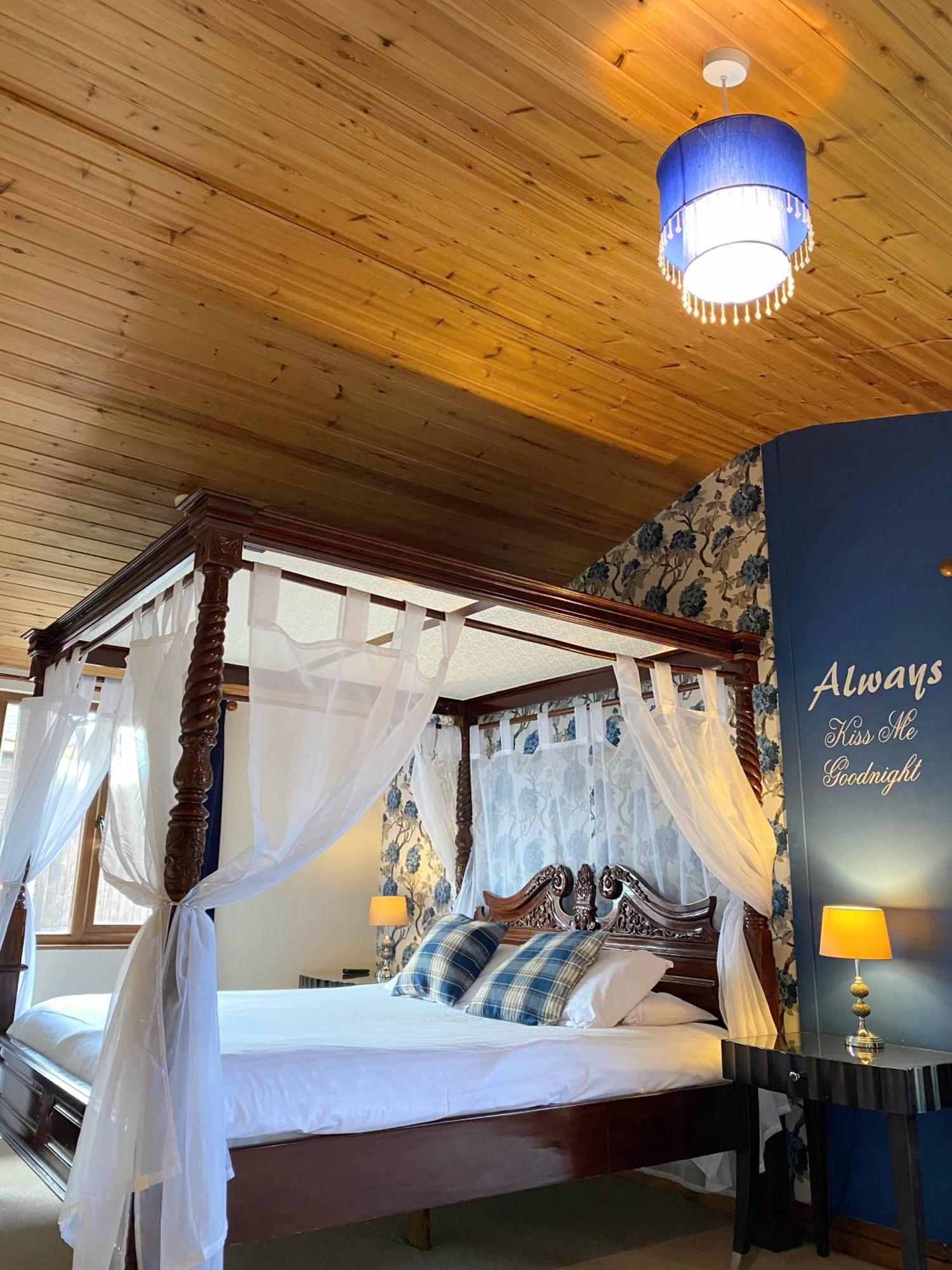 Lomond 5 With Private Hot Tub - Fife - Loch Leven - Lomond Hills - Pet Friendly Villa Kelty Eksteriør billede