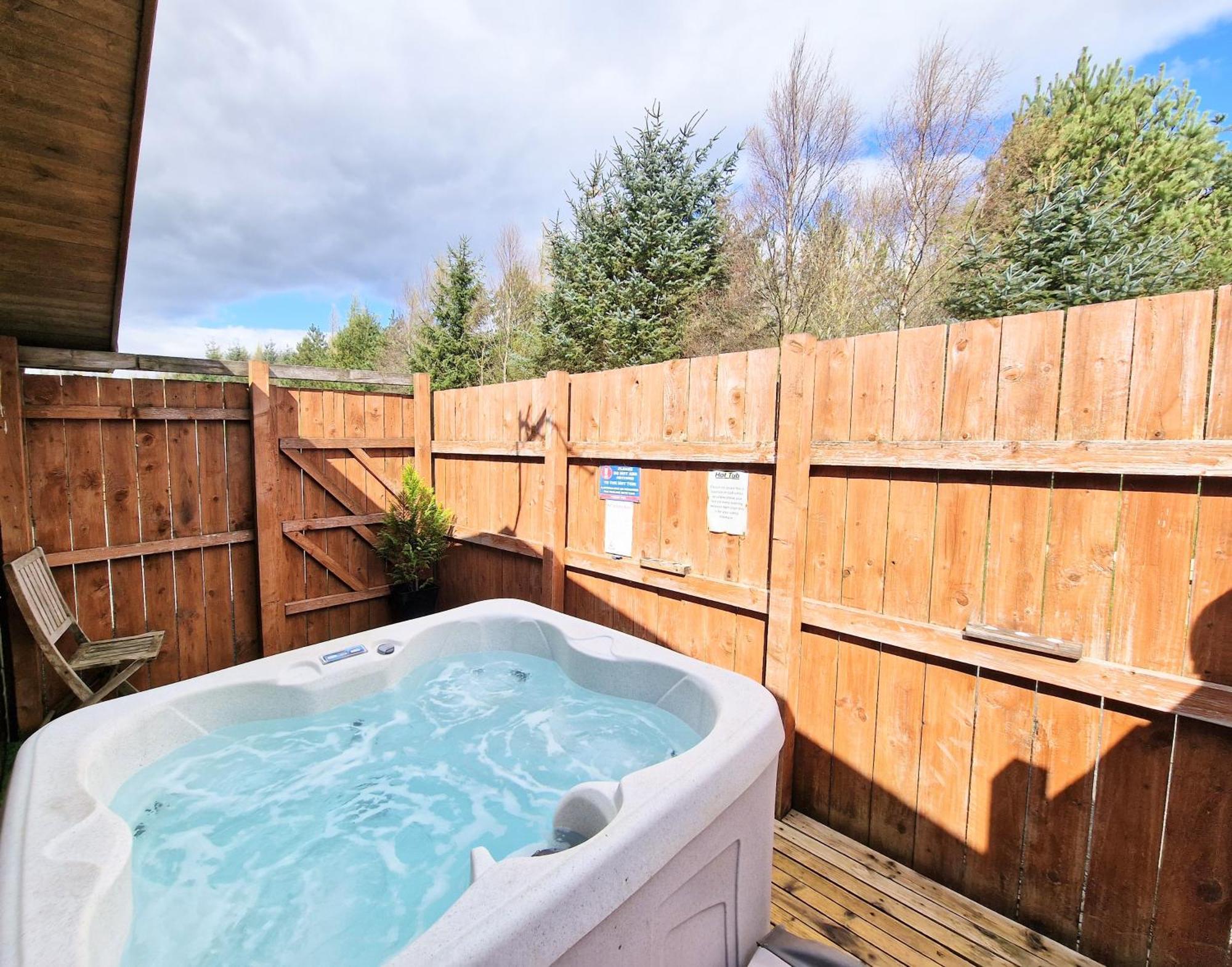Lomond 5 With Private Hot Tub - Fife - Loch Leven - Lomond Hills - Pet Friendly Villa Kelty Eksteriør billede