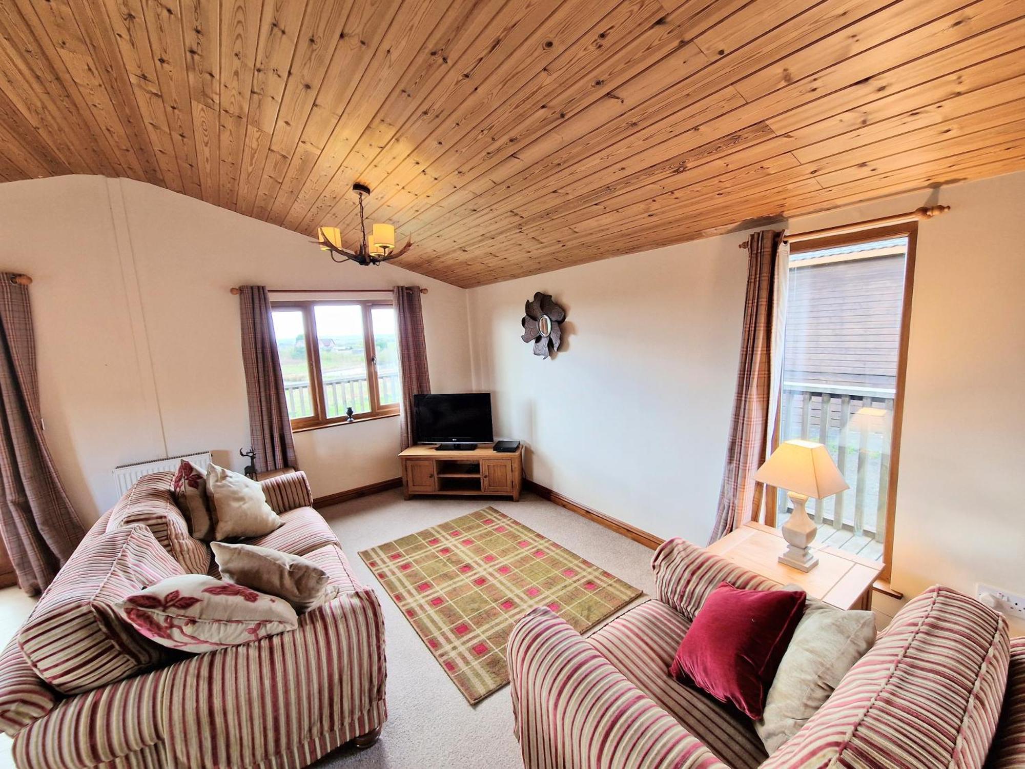 Lomond 5 With Private Hot Tub - Fife - Loch Leven - Lomond Hills - Pet Friendly Villa Kelty Eksteriør billede